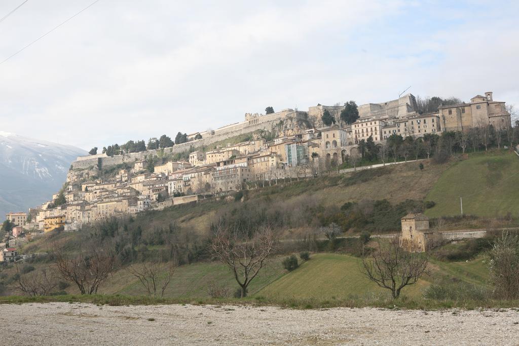 B&B La Collina Degli Ulivi Civitella Del Tronto Екстер'єр фото